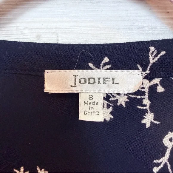 JODIFL Navy Floral Print Keyhole Long Sleeve Blouse - Size Small - Picture 2 of 7